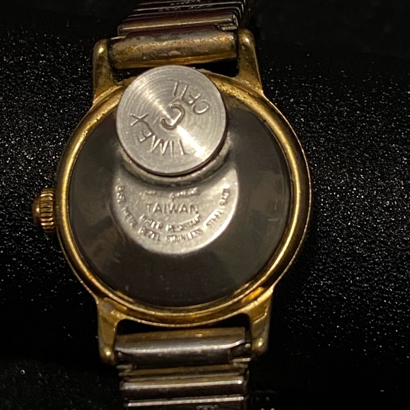 Vintage Timex Electric Analog Watch Gold Tone - Picture 2 of 4